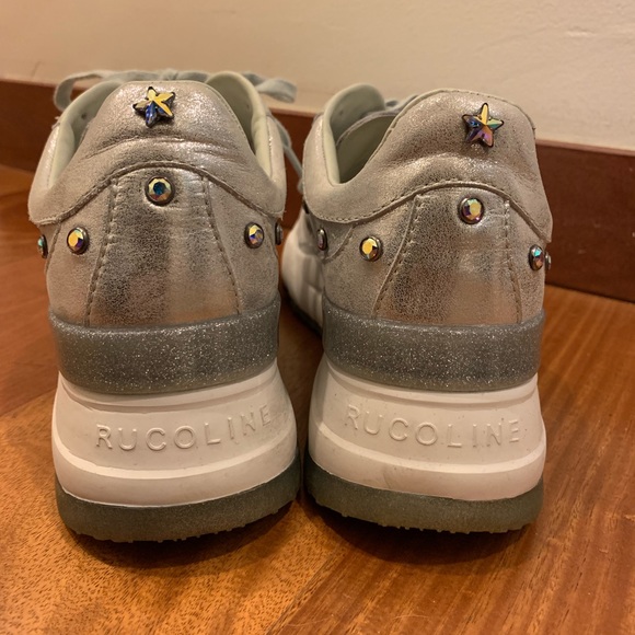 Silver pair of sneakers - Picture 6 of 8